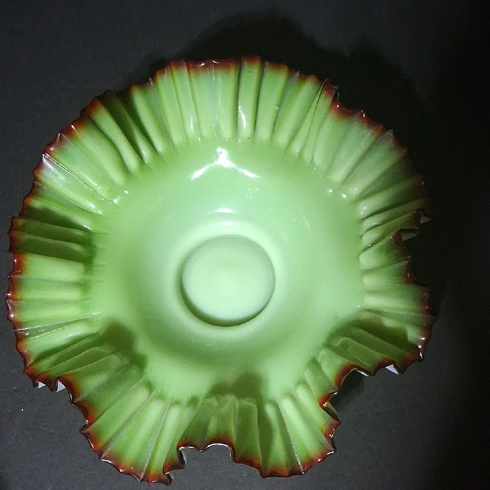 Victorian Brides Bowl With Ox Blood Red Trim Double Crimped Green - Picture 4 of 4